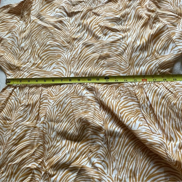 White and orange blouse - Picture 4 of 6